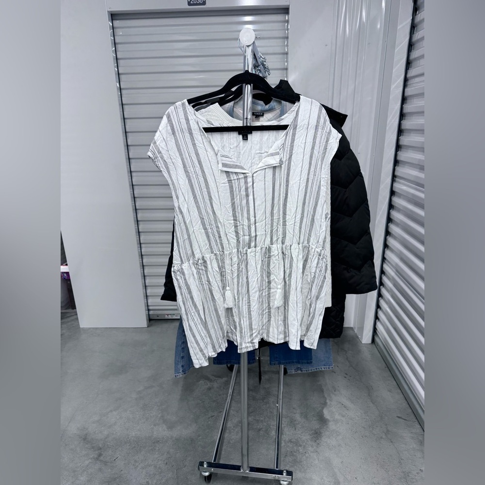 Torrid | Sleeveless Tunic in Black and White | size 2